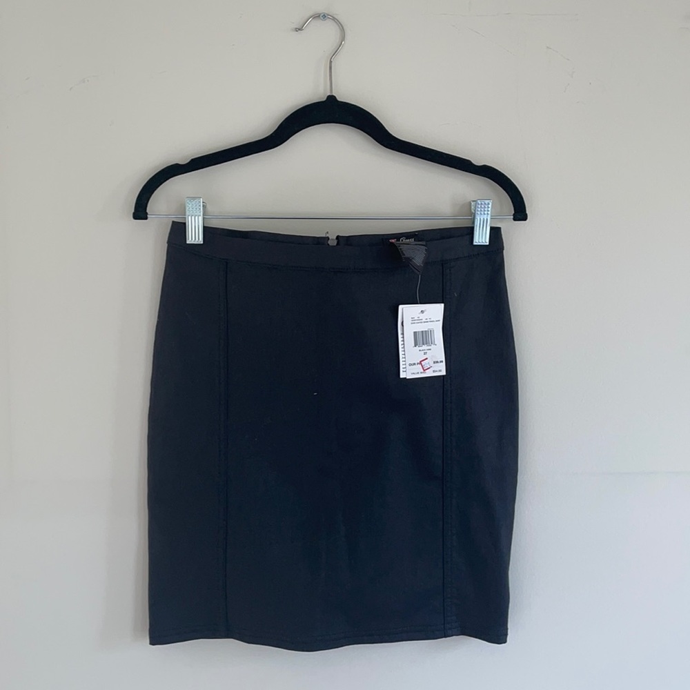 NWT black Guess skirt